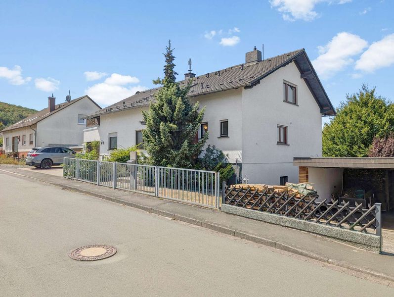 Großzügiges Einfamilienhaus mit zusätzlichem Ausbaupotenzial
